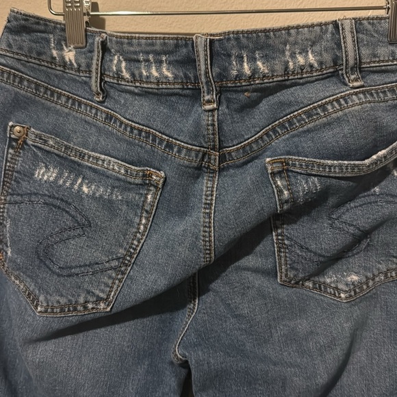 Silver Jean Co Avery Slim Crop W 31 L 25 Medium Wash EUC Distressing - Picture 10 of 12